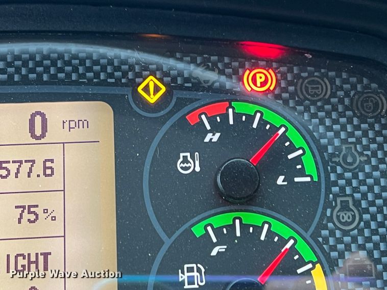 image for item DO8955 2017 Case IH Farmall 100C  MFWD tractor