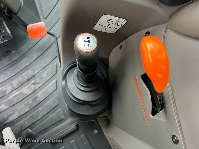 image for item DO8955 2017 Case IH Farmall 100C  MFWD tractor