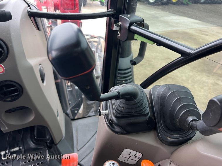 image for item DO8955 2017 Case IH Farmall 100C  MFWD tractor