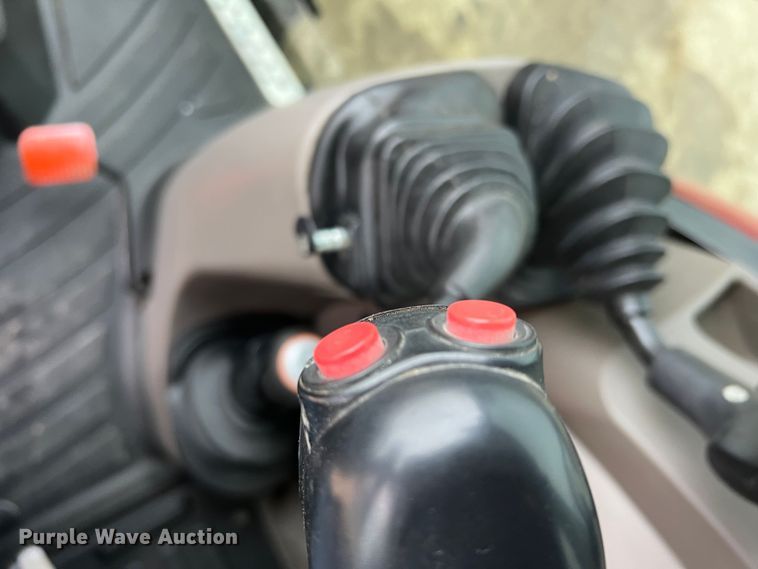 image for item DO8955 2017 Case IH Farmall 100C  MFWD tractor