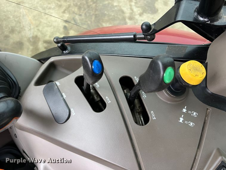 image for item DO8955 2017 Case IH Farmall 100C  MFWD tractor