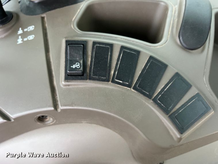 image for item DO8955 2017 Case IH Farmall 100C  MFWD tractor