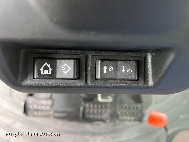 image for item DO8955 2017 Case IH Farmall 100C  MFWD tractor