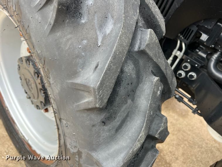 image for item DO8955 2017 Case IH Farmall 100C  MFWD tractor