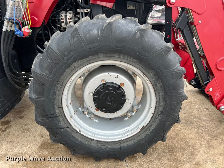 image for item DO8955 2017 Case IH Farmall 100C  MFWD tractor