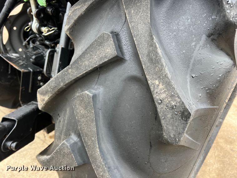 image for item DO8955 2017 Case IH Farmall 100C  MFWD tractor