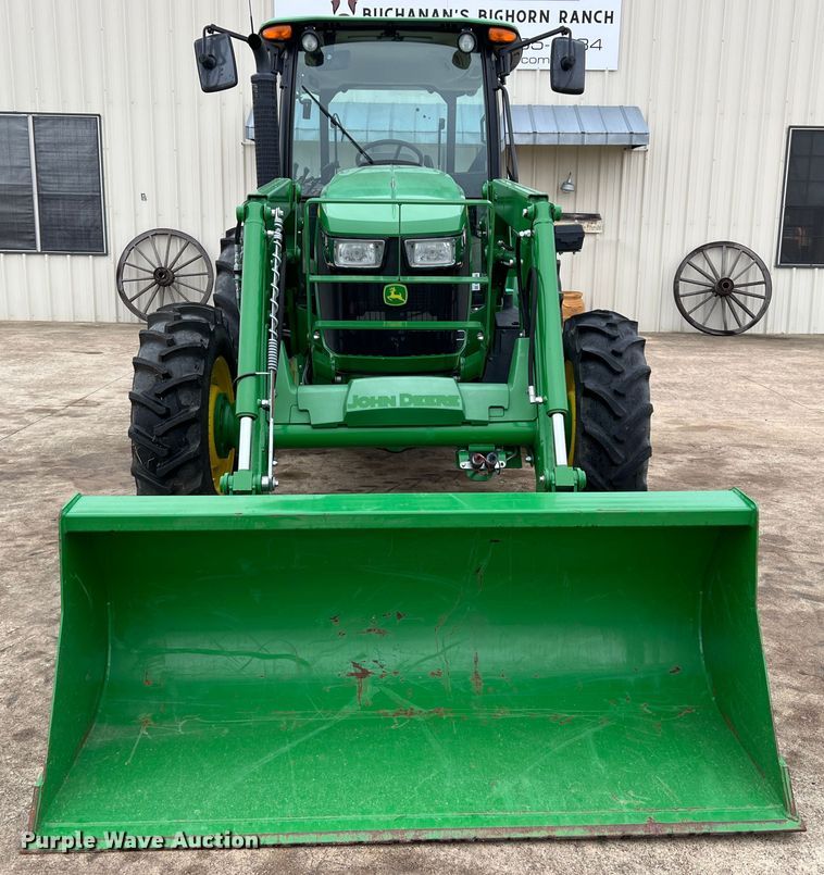 image for item DO8958 2017 John Deere 5100E  MFWD tractor