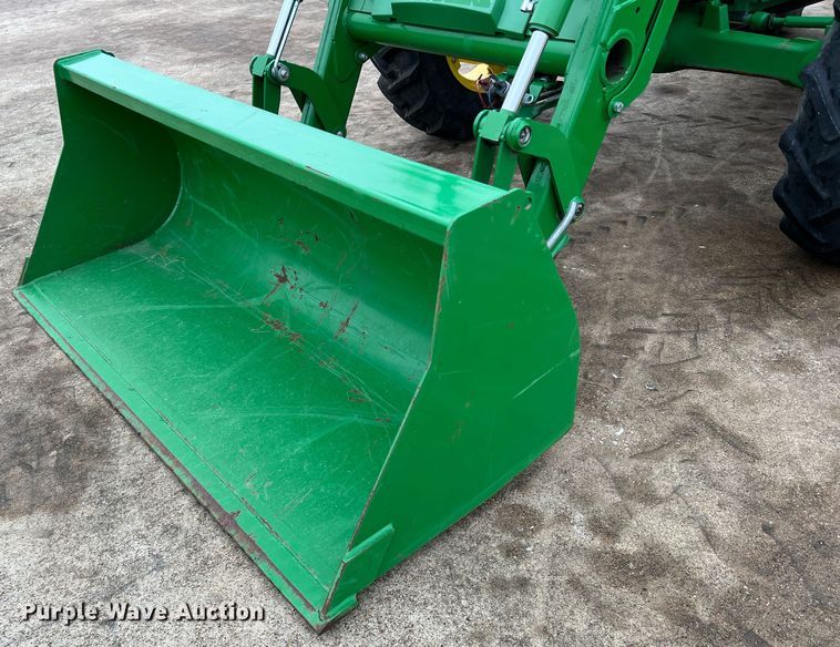 image for item DO8958 2017 John Deere 5100E  MFWD tractor