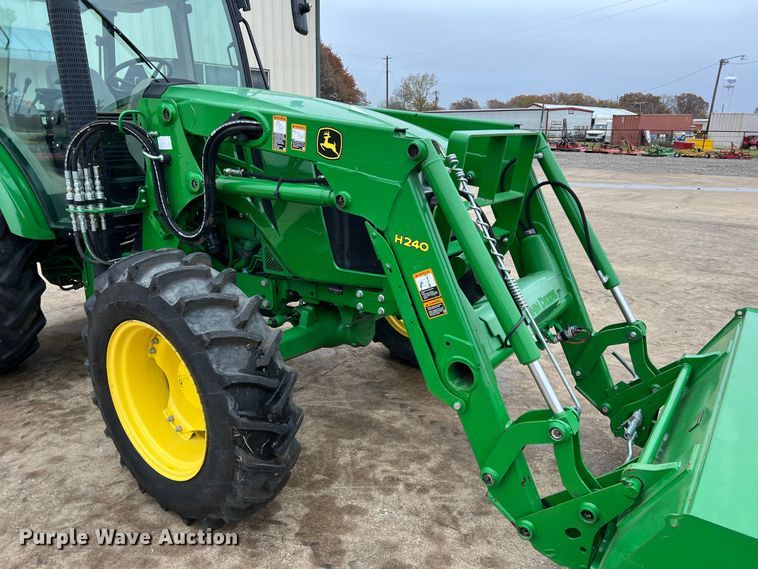 image for item DO8958 2017 John Deere 5100E  MFWD tractor