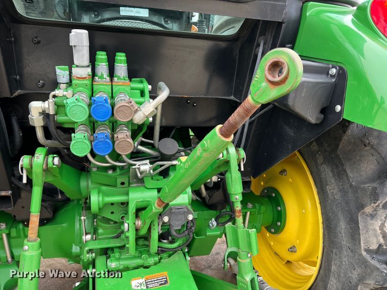 image for item DO8958 2017 John Deere 5100E  MFWD tractor
