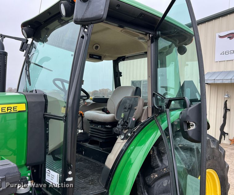image for item DO8958 2017 John Deere 5100E  MFWD tractor