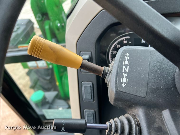 image for item DO8958 2017 John Deere 5100E  MFWD tractor