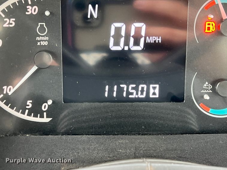 image for item DO8958 2017 John Deere 5100E  MFWD tractor