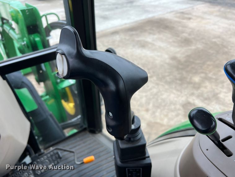 image for item DO8958 2017 John Deere 5100E  MFWD tractor