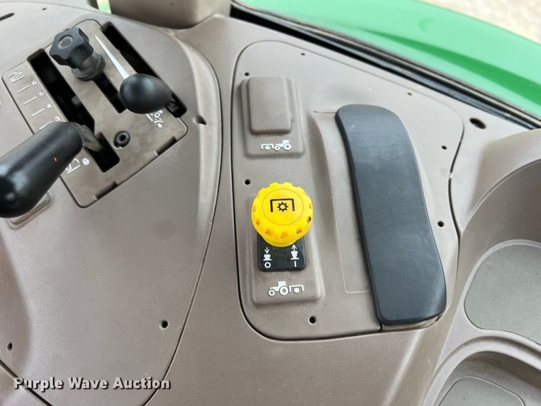 image for item DO8958 2017 John Deere 5100E  MFWD tractor