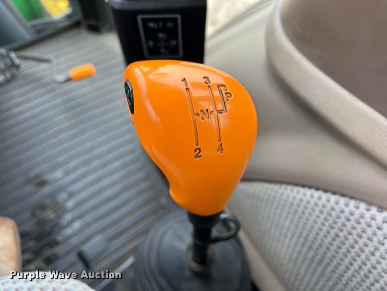 image for item DO8958 2017 John Deere 5100E  MFWD tractor