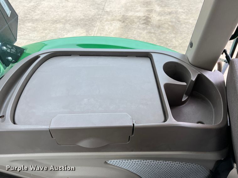 image for item DO8958 2017 John Deere 5100E  MFWD tractor