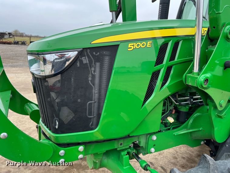 image for item DO8958 2017 John Deere 5100E  MFWD tractor