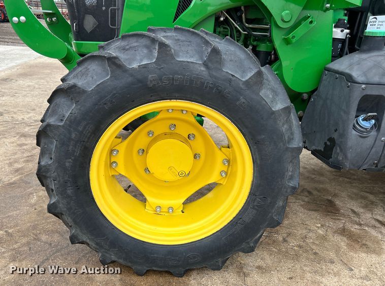 image for item DO8958 2017 John Deere 5100E  MFWD tractor