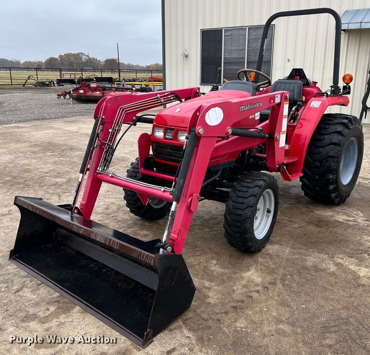 image for item DO8959 2011 Mahindra 2816  MFWD tractor