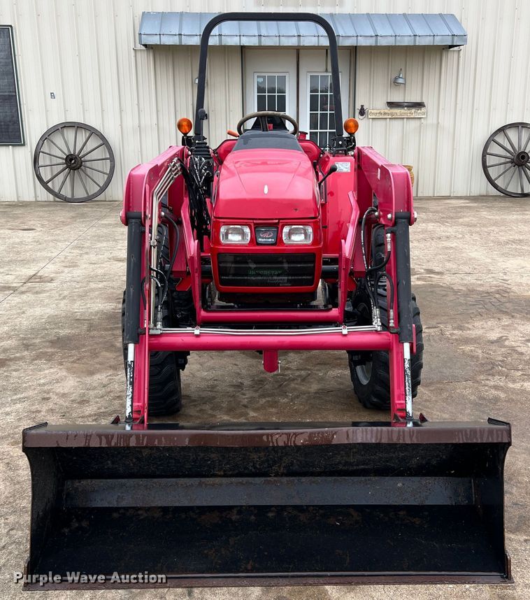 image for item DO8959 2011 Mahindra 2816  MFWD tractor