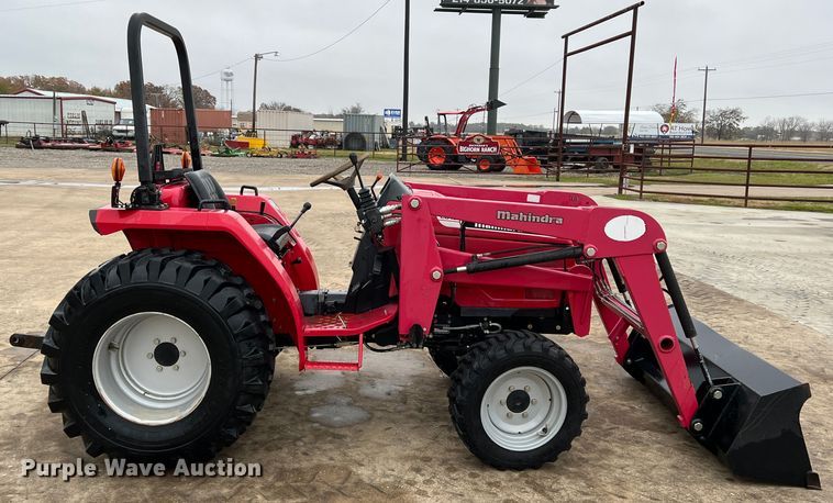 image for item DO8959 2011 Mahindra 2816  MFWD tractor