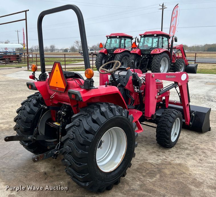 image for item DO8959 2011 Mahindra 2816  MFWD tractor