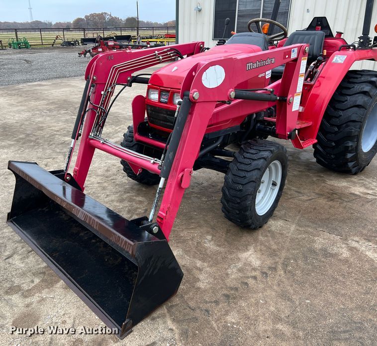 image for item DO8959 2011 Mahindra 2816  MFWD tractor