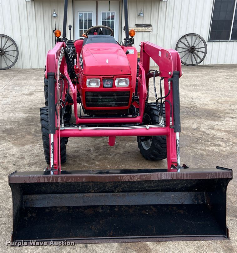 image for item DO8959 2011 Mahindra 2816  MFWD tractor