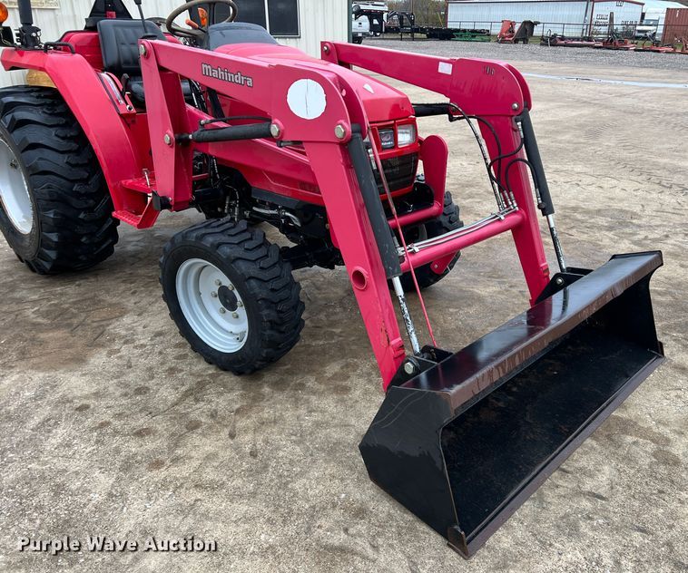 image for item DO8959 2011 Mahindra 2816  MFWD tractor