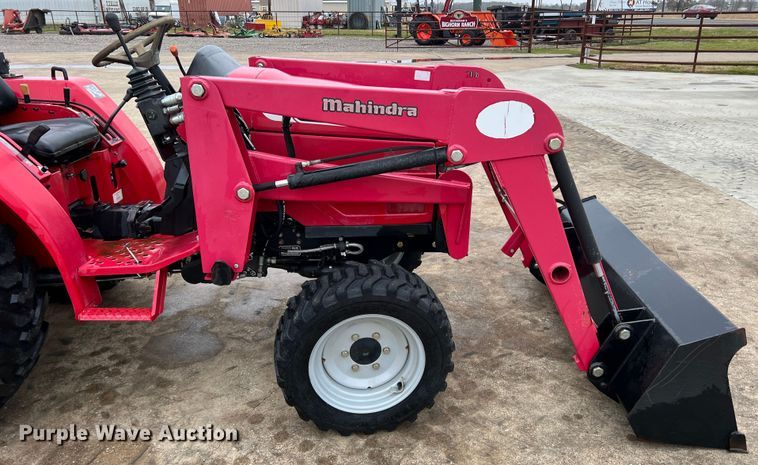 image for item DO8959 2011 Mahindra 2816  MFWD tractor