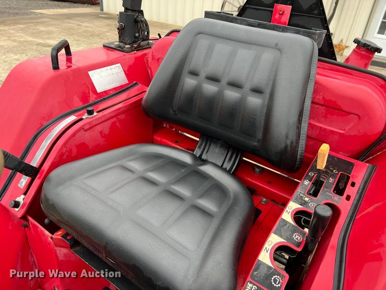 image for item DO8959 2011 Mahindra 2816  MFWD tractor