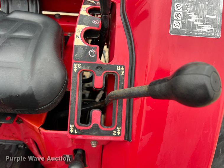 image for item DO8959 2011 Mahindra 2816  MFWD tractor