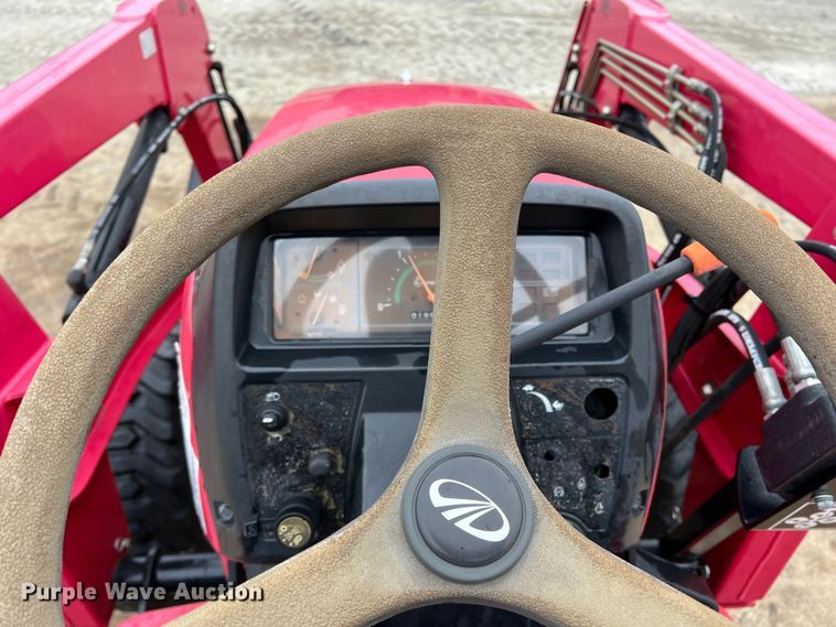 image for item DO8959 2011 Mahindra 2816  MFWD tractor