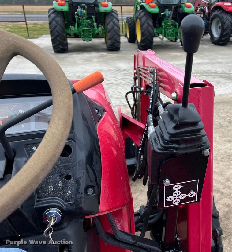 image for item DO8959 2011 Mahindra 2816  MFWD tractor