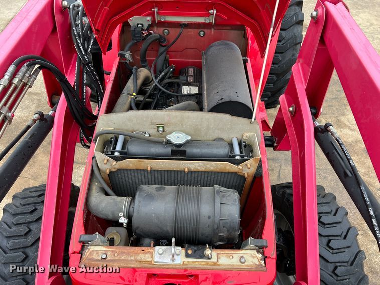 image for item DO8959 2011 Mahindra 2816  MFWD tractor