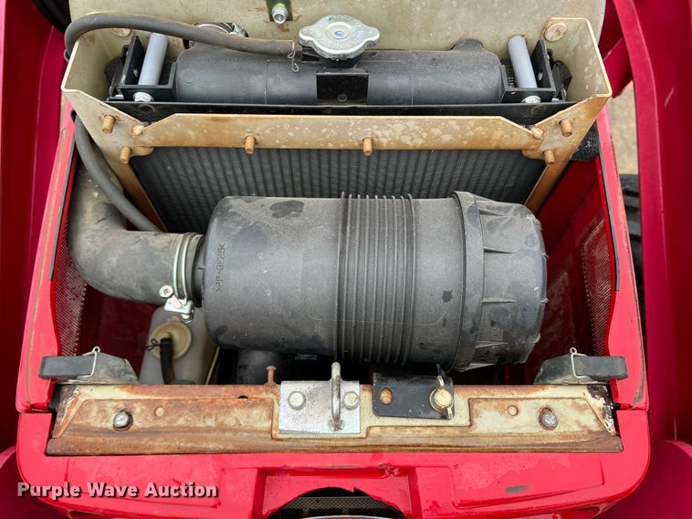 image for item DO8959 2011 Mahindra 2816  MFWD tractor