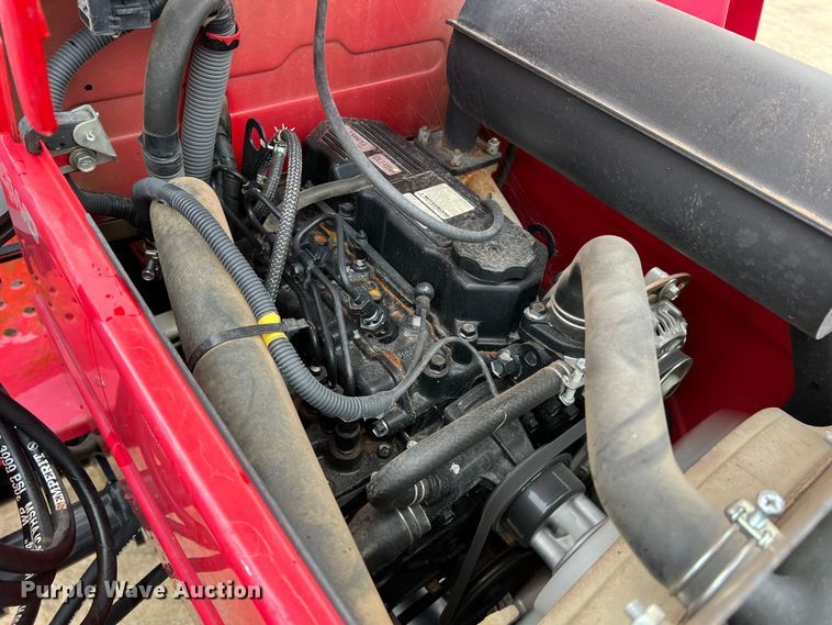 image for item DO8959 2011 Mahindra 2816  MFWD tractor