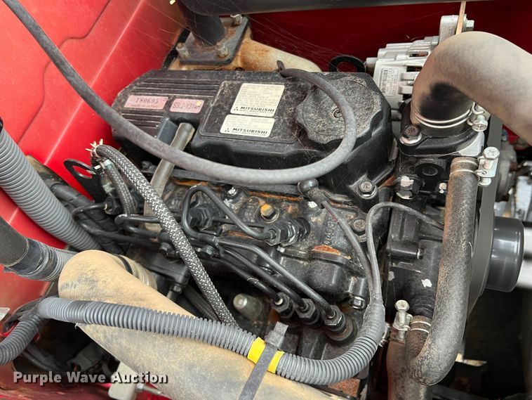 image for item DO8959 2011 Mahindra 2816  MFWD tractor