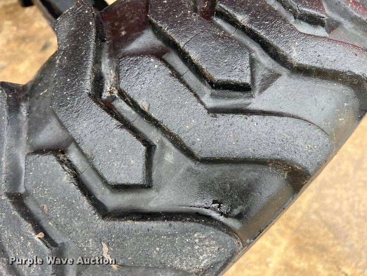 image for item DO8959 2011 Mahindra 2816  MFWD tractor