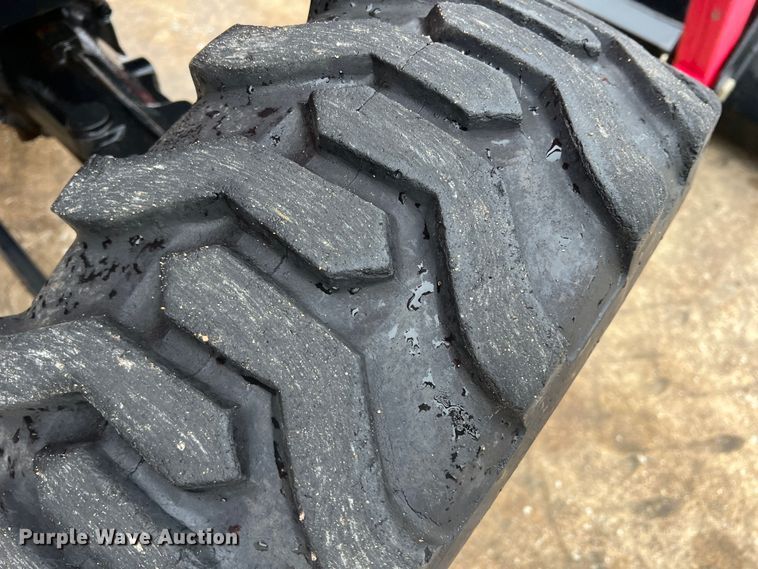 image for item DO8959 2011 Mahindra 2816  MFWD tractor