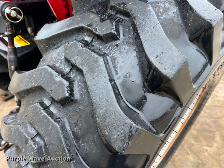 image for item DO8959 2011 Mahindra 2816  MFWD tractor