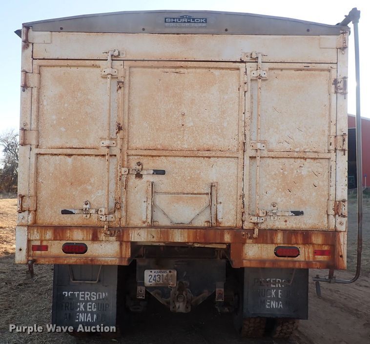 image for item DQ4983 1983 Mack R686ST  grain truck