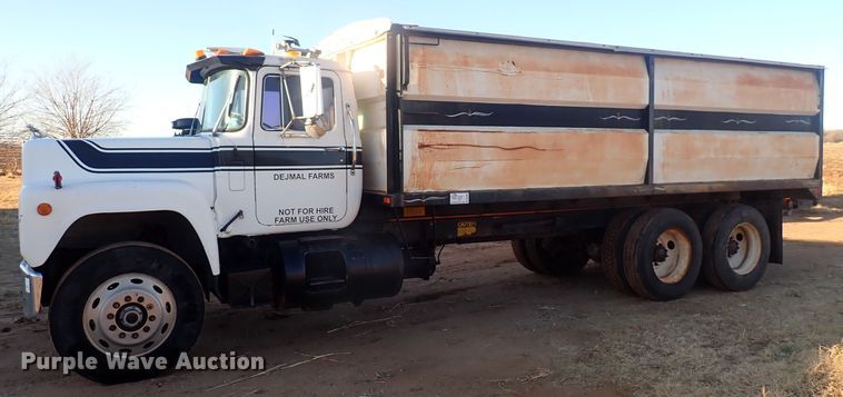 image for item DQ4983 1983 Mack R686ST  grain truck