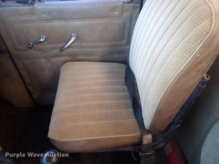 image for item DQ4983 1983 Mack R686ST  grain truck