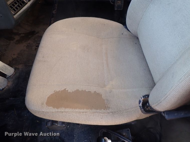 image for item DQ4983 1983 Mack R686ST  grain truck