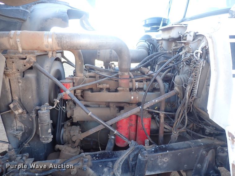 image for item DQ4983 1983 Mack R686ST  grain truck