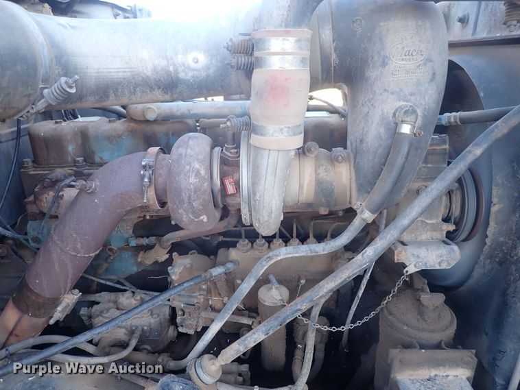 image for item DQ4983 1983 Mack R686ST  grain truck