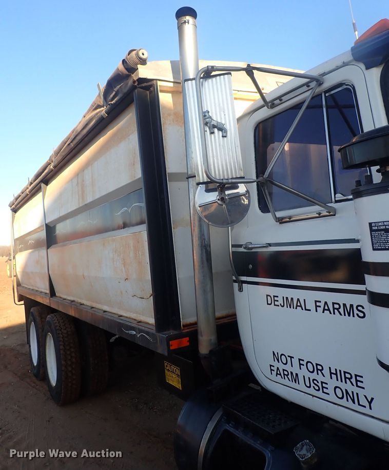 image for item DQ4983 1983 Mack R686ST  grain truck