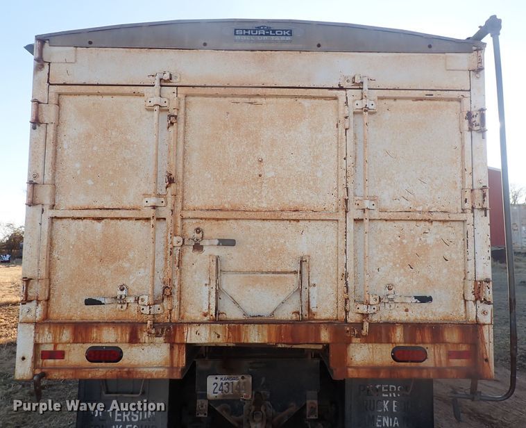 image for item DQ4983 1983 Mack R686ST  grain truck